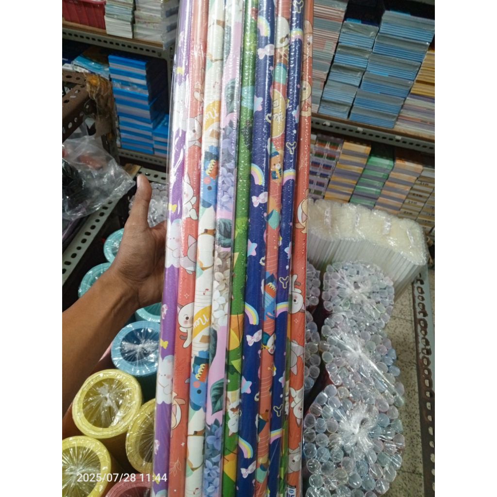 

kertas kado sidu mix gulung @50rol