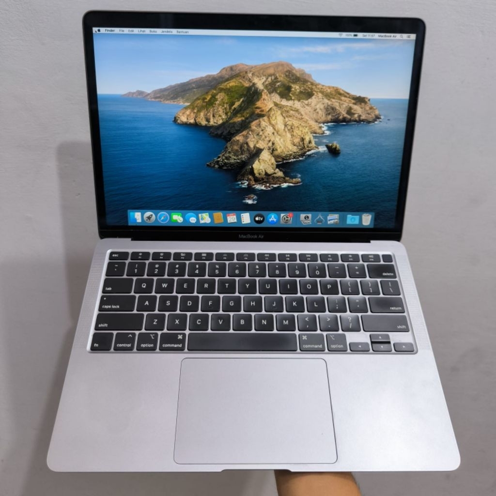 419.Apple Macbook air intel Core i5 2020 RAM 8 GB SSD 500 GB
