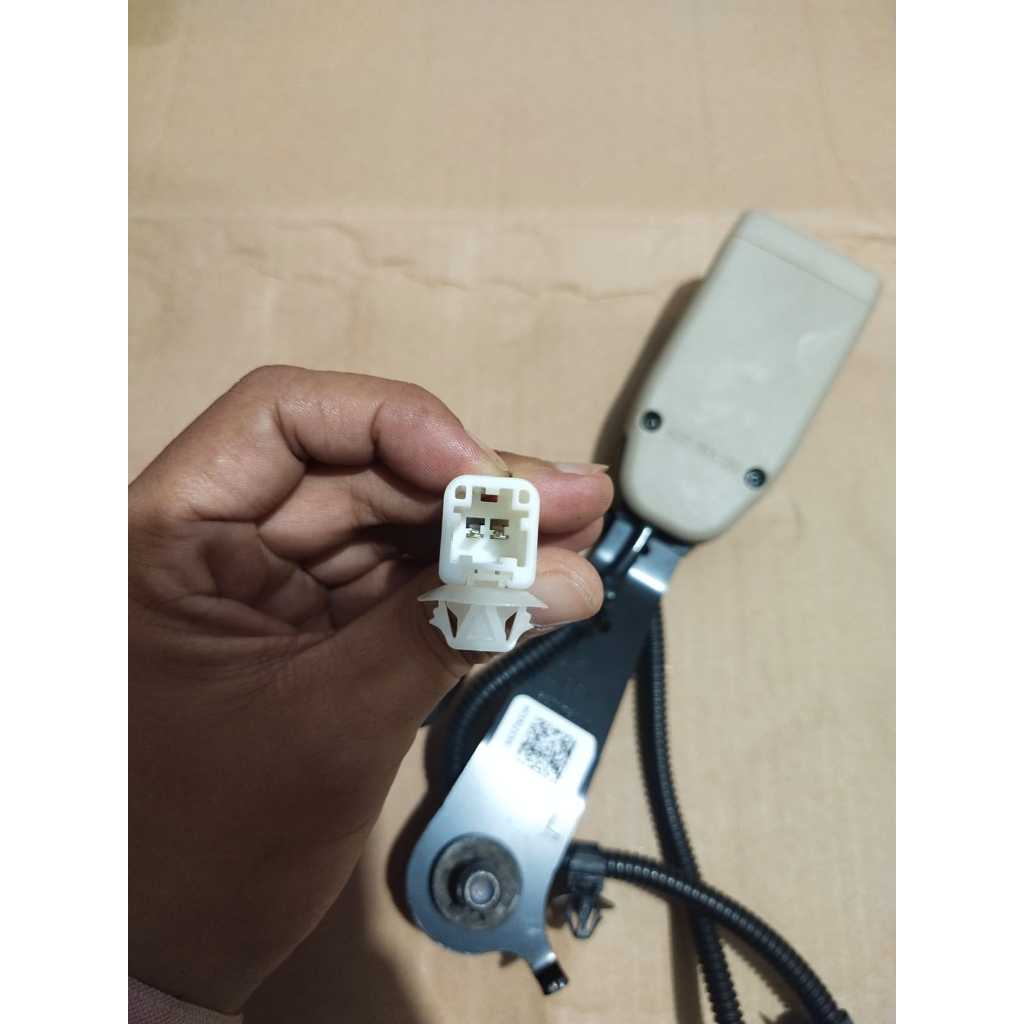 colokan sabuk pengaman safety belt tangkai lock safety belt honda jazz brio mobilio freed cr-v brv K