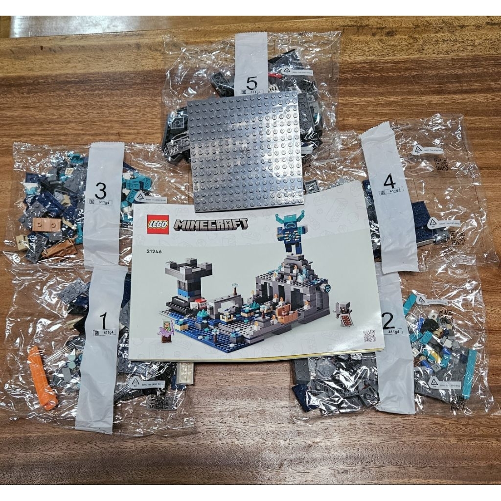 lego minecraft original 21246 ( NEW, NO BOX )