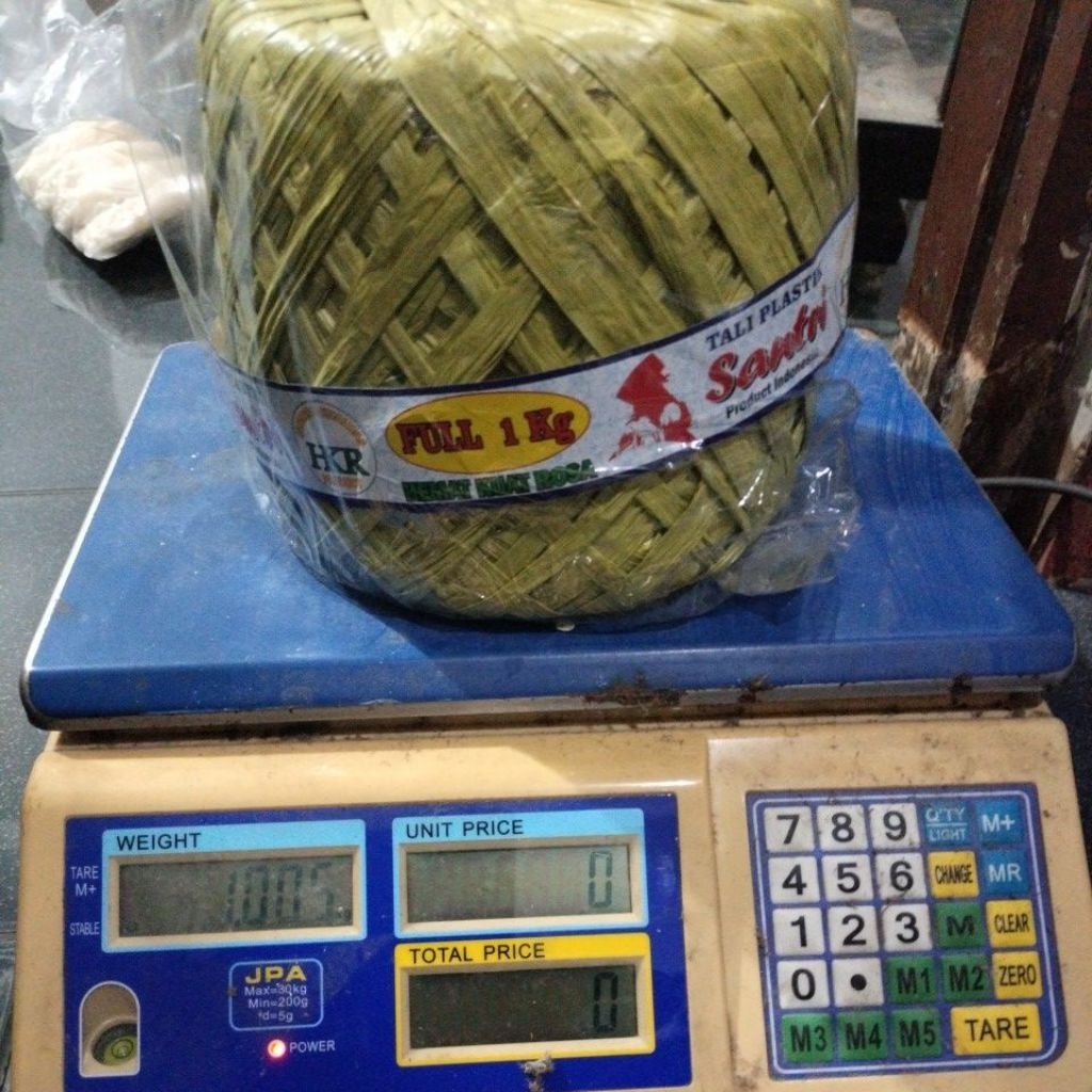 

rafia kuning berat 1 kg full murah hemat dan berkualitas bisa untuk jual lagi