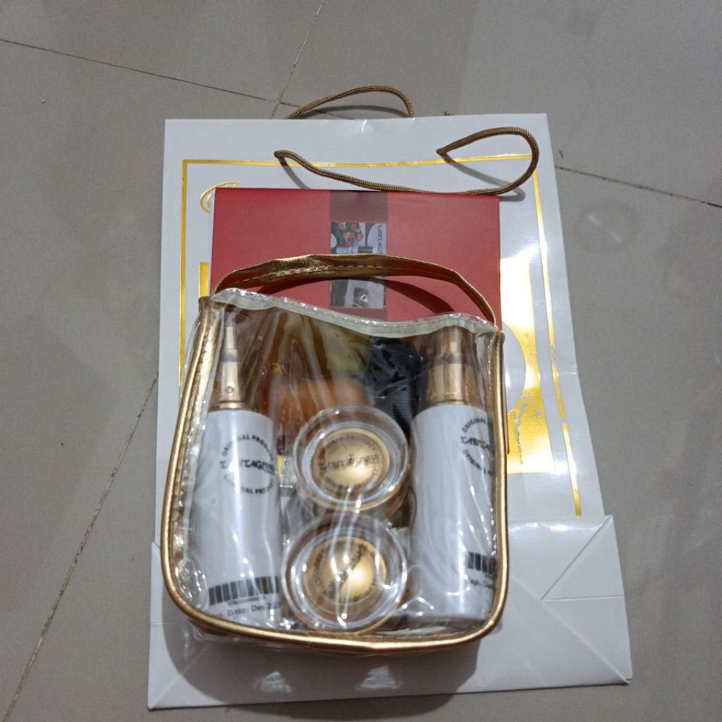 

Lengkap Original Dengan Paper bag dan Buku