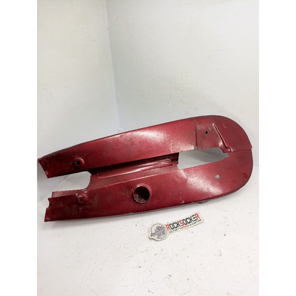 tutup rantai honda c70 c50 c700 c800 ori cover rantai shock pendek c70 c50 c700 original nos