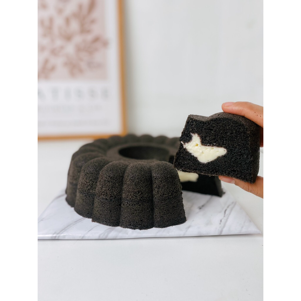 

gluten free BOLU KETAN HITAM isi CREAM CHEESE kemasan SLICES isi 2