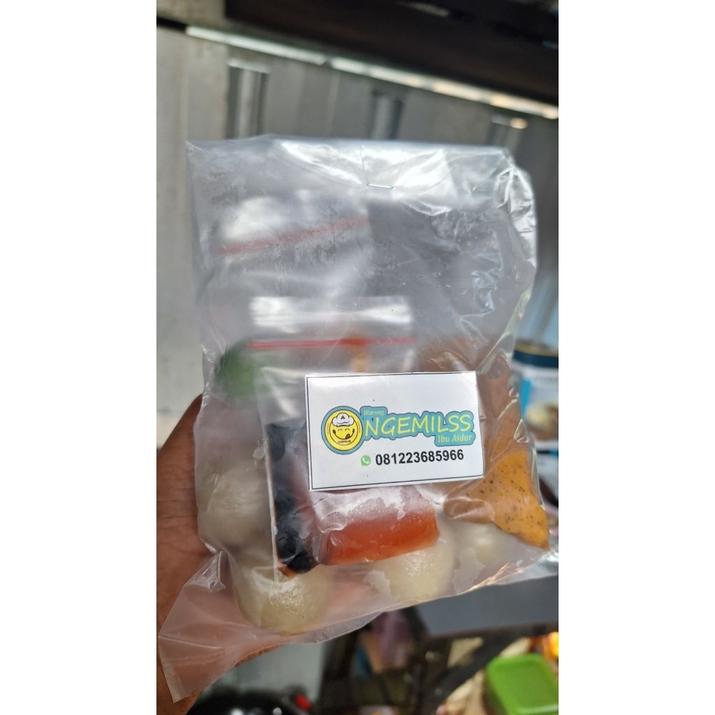 

Cilok bumbu kacang komplit