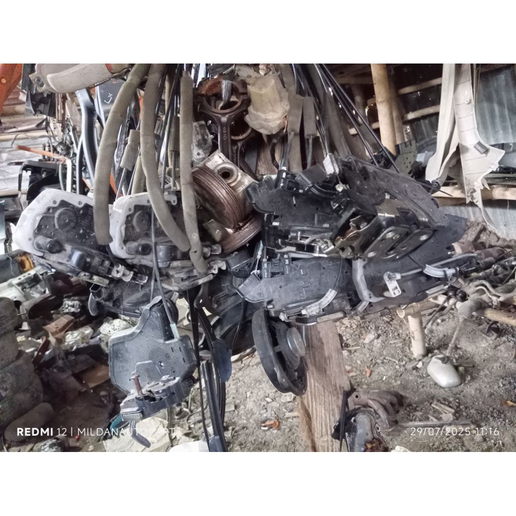 doorlock depan kanan livina