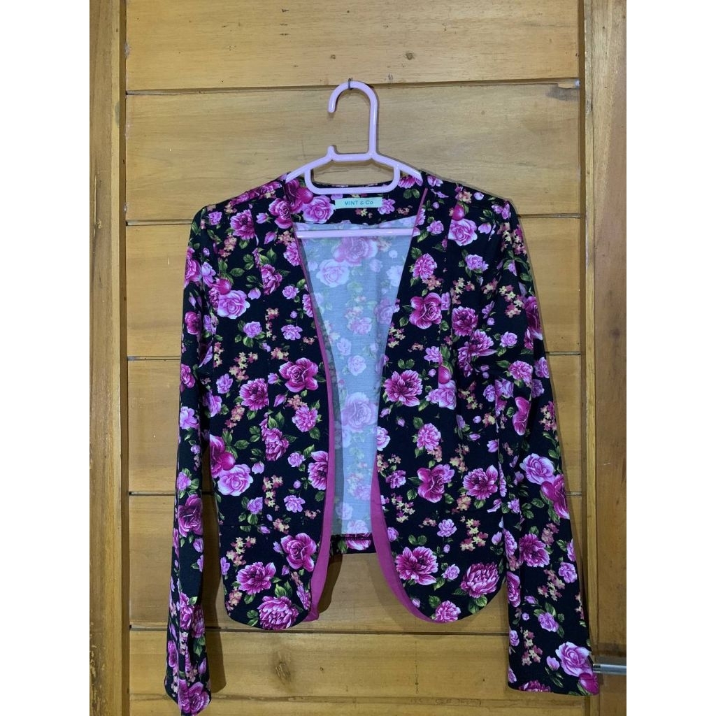 BLAZER KASUAL MOTIF BUNGA PRELOVED