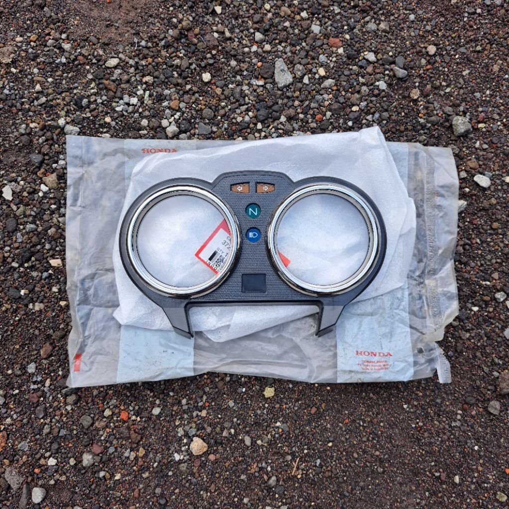 Cover speedometer honda tiger revolution CASE ASSY UPPER 37211-KCJ-661 Original AHM Astra honda moto