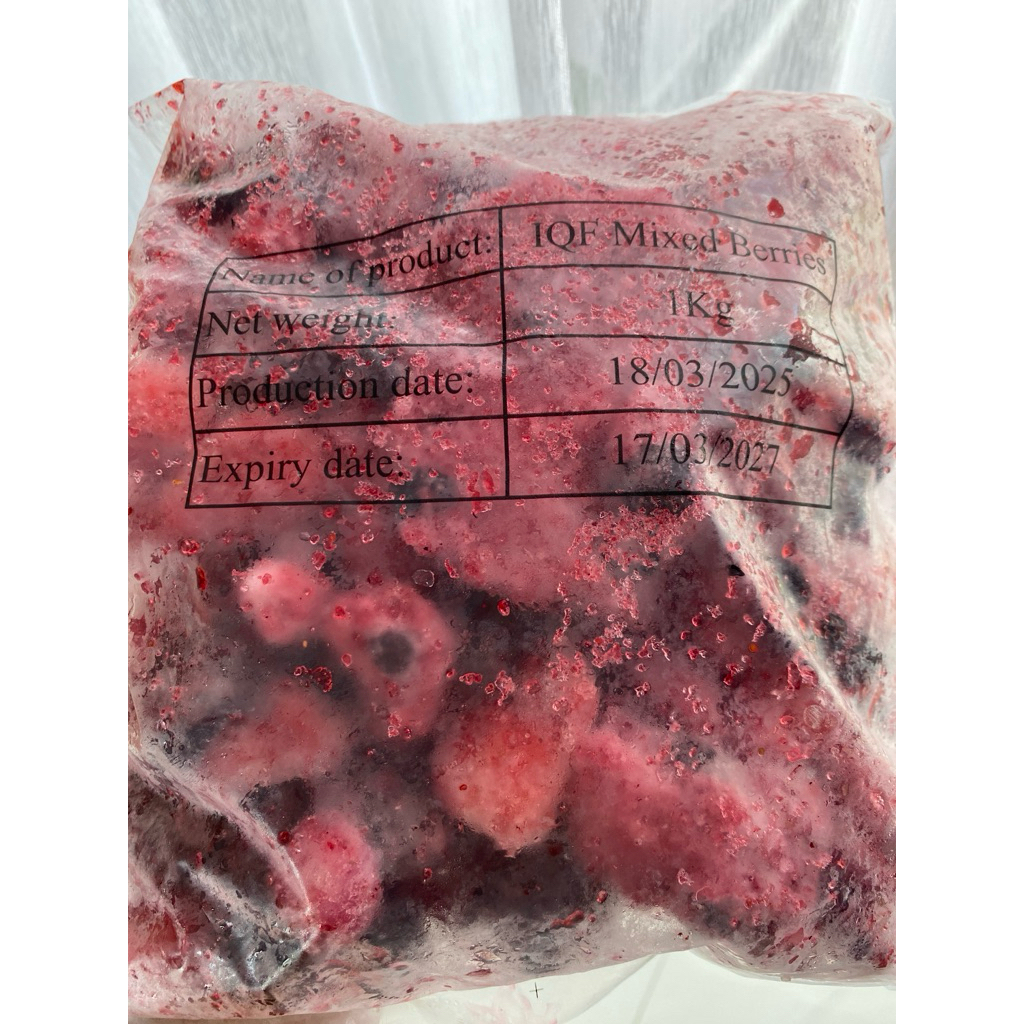 

Ready Mixberry Premium Frozen Berat -/+1kg (Isi Strawberry, Raspberry, Blueberry, Blackberry)