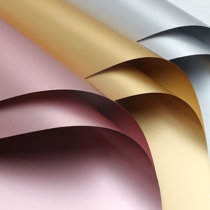 

(20 LEMBAR) Cellophane solid full metalik / kertas wrapping flower gilts