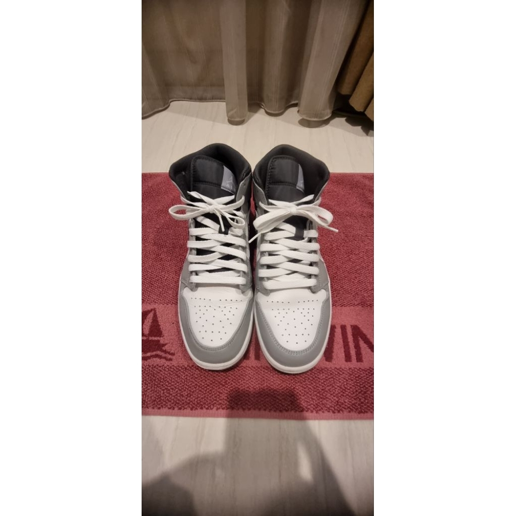 S-23 sepatu sneakers jordan 1 mid smoke grey size 45 used bekas ori