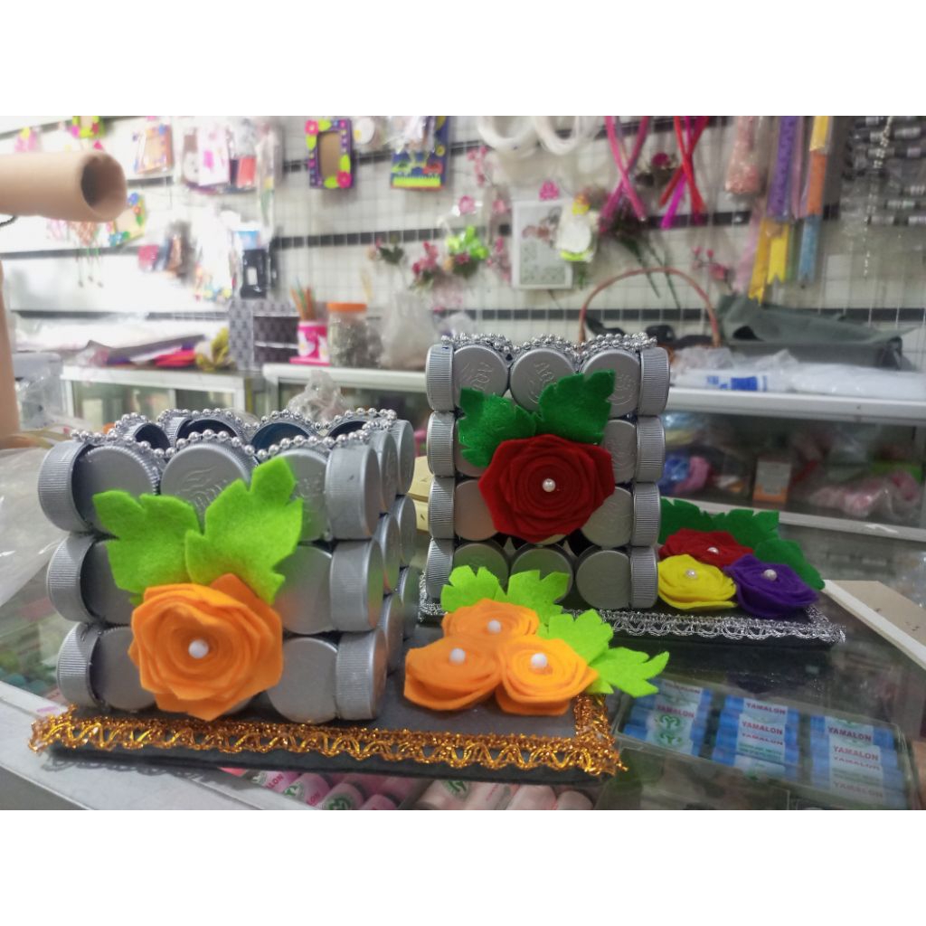 

tempat pensil dari tutup botol