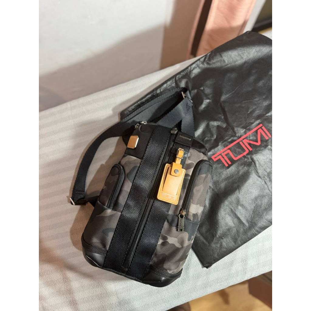 TUMI FREEMONT HIGGINS SLING (Black Camo) + Emboss monogram