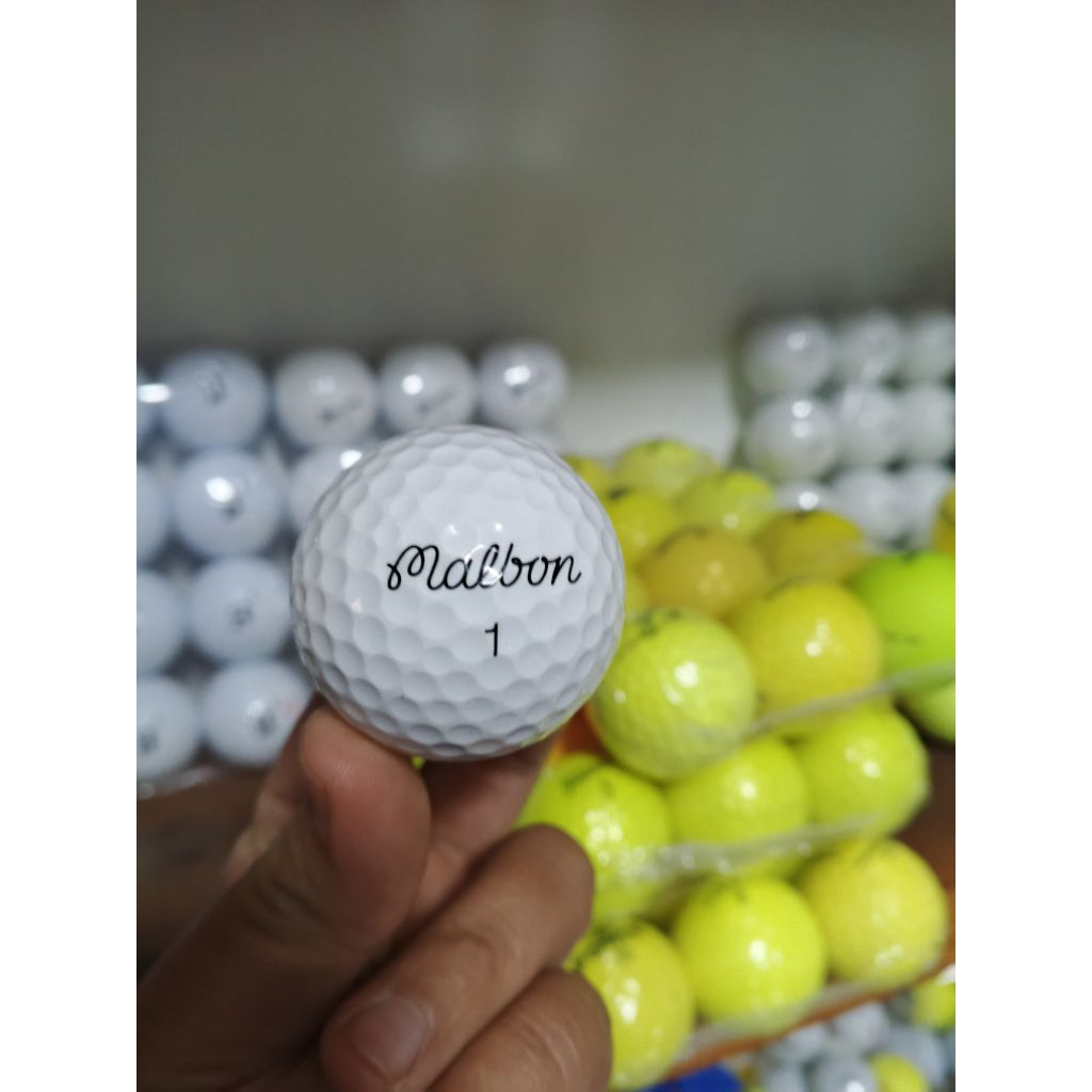 bola golf malbon