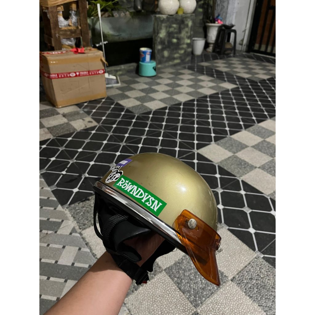 helm chip retro