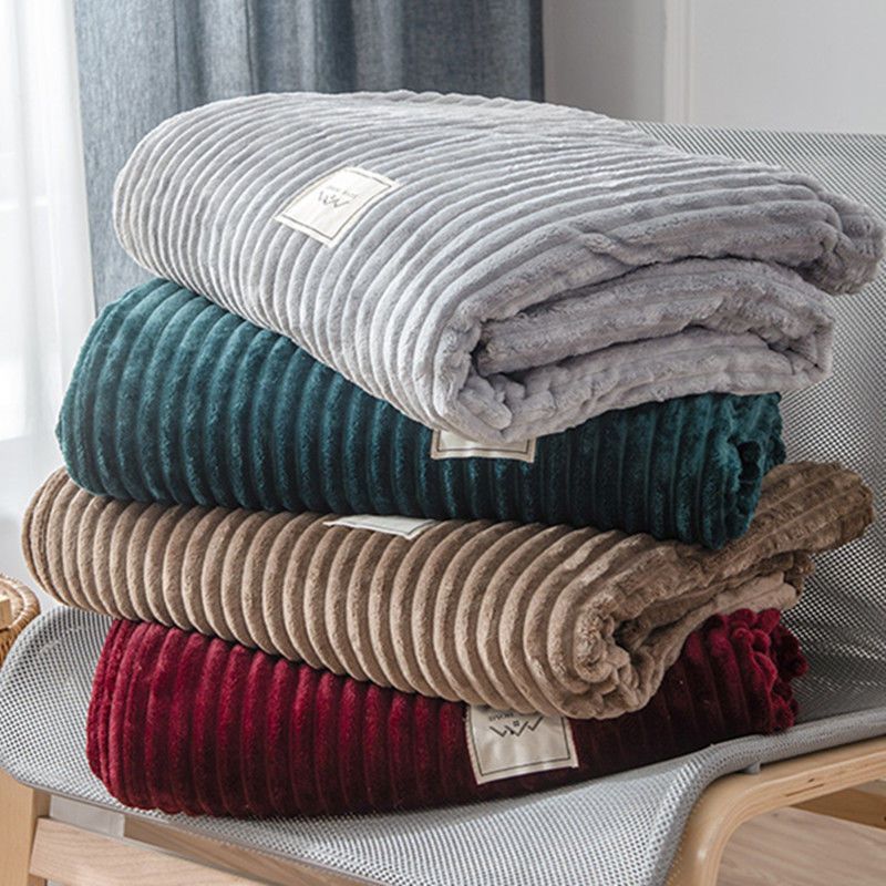 Selimut Bulu Halus Dewasa Tebal Embos Polos Uk 180x200 Lembut