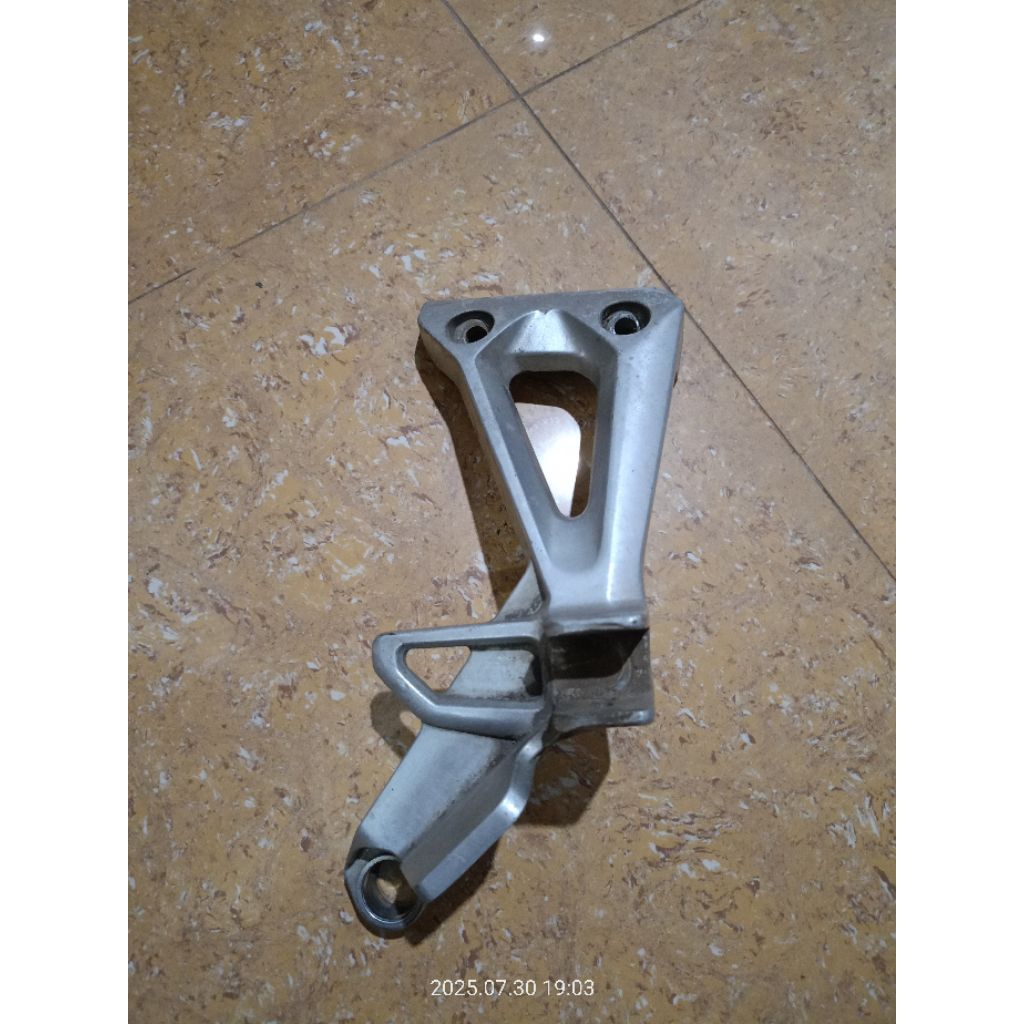 Postep Belakang Honda Absolute Revo KANAN ORI BEKAS SECOND COPOTAN