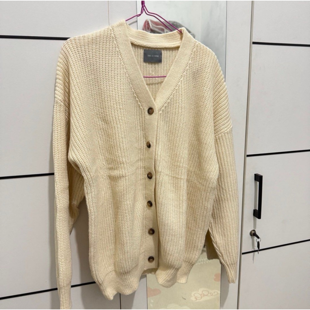 HOSHI CARDIGAN x SYIFA HADJU • THIS IS APRIL