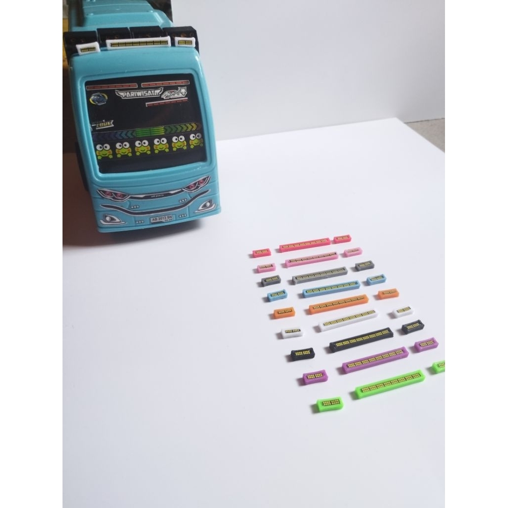 Rotator variasi miniatur bus plastik rkc