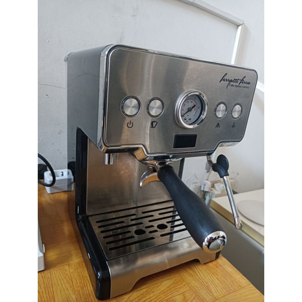 Mesin Espresso/Mesin kopi Ferratti Ferro FCM 3605 - semi automatic