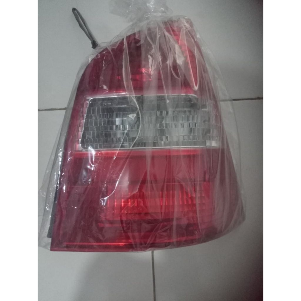 lampu belakang Nissan Livina lama 2003-2008