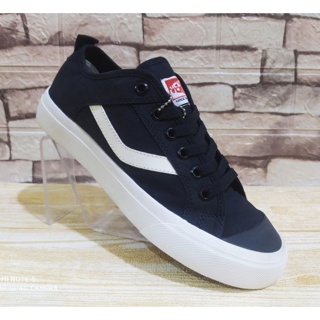SEPATU PRIA WANITA HITAM PUTIH V4NS EVIL VNS GEMUK ORI SEPATU CASUAL SEPATU WANITA SEPATU PRIA SEPAT