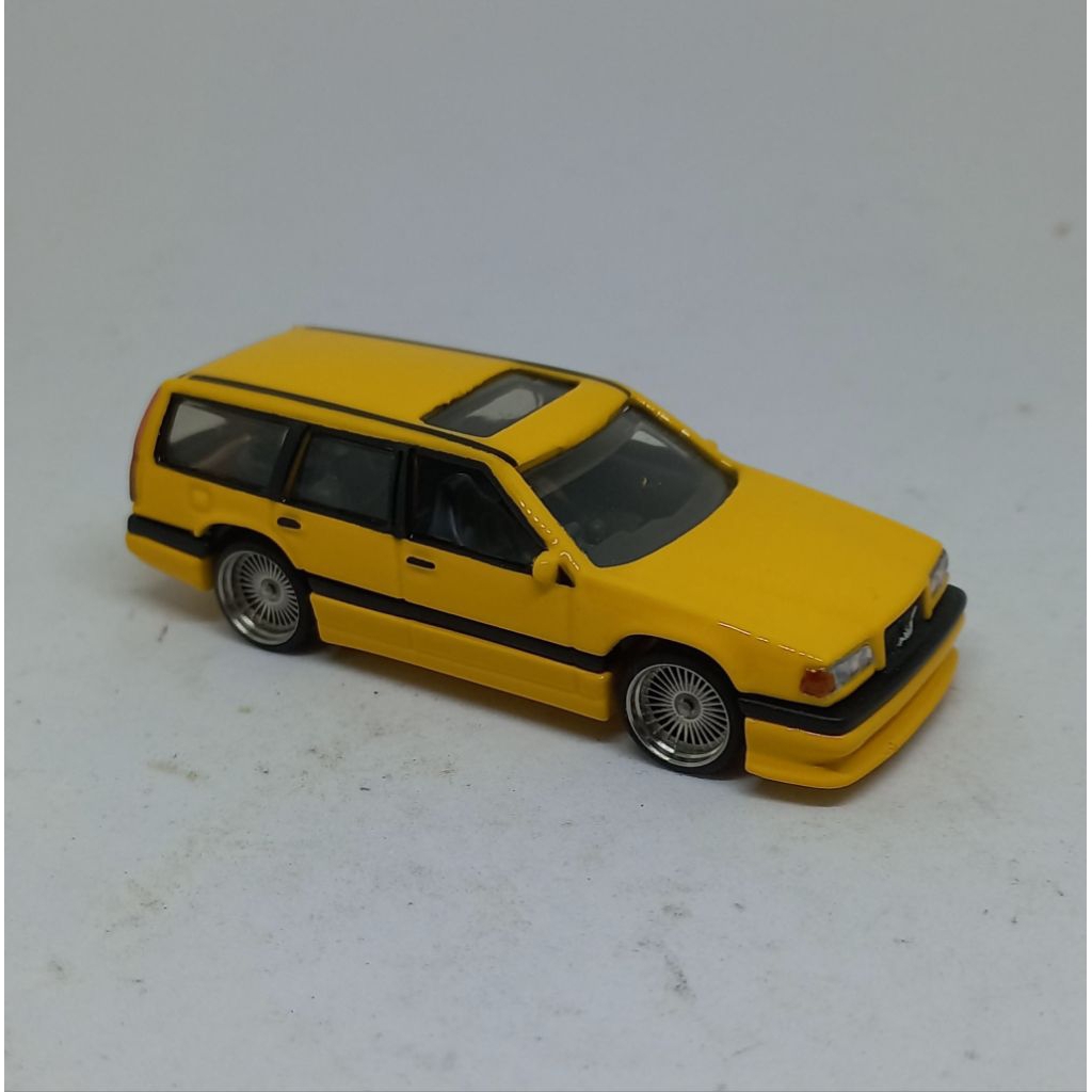hot wheels volvo 850 estate yellow loose diecast custom ban karet premium (t)