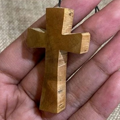 liontin pendant salib kayu cendana premium