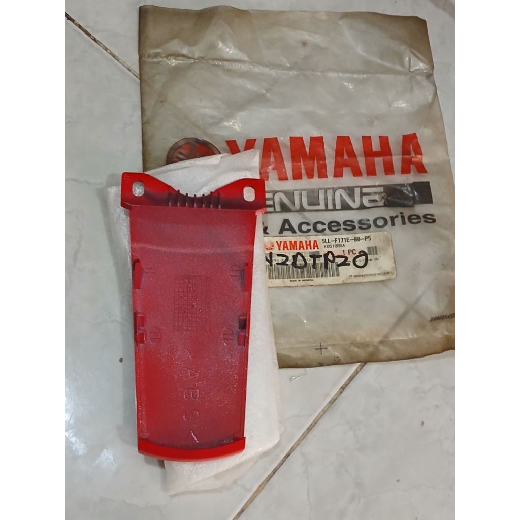 5LL - F171E - 00 - P5 SAMBUNGAN BODI BELAKANG YAMAHA YUPITER LAMA MERAH ORIGINAL YGP ASLI