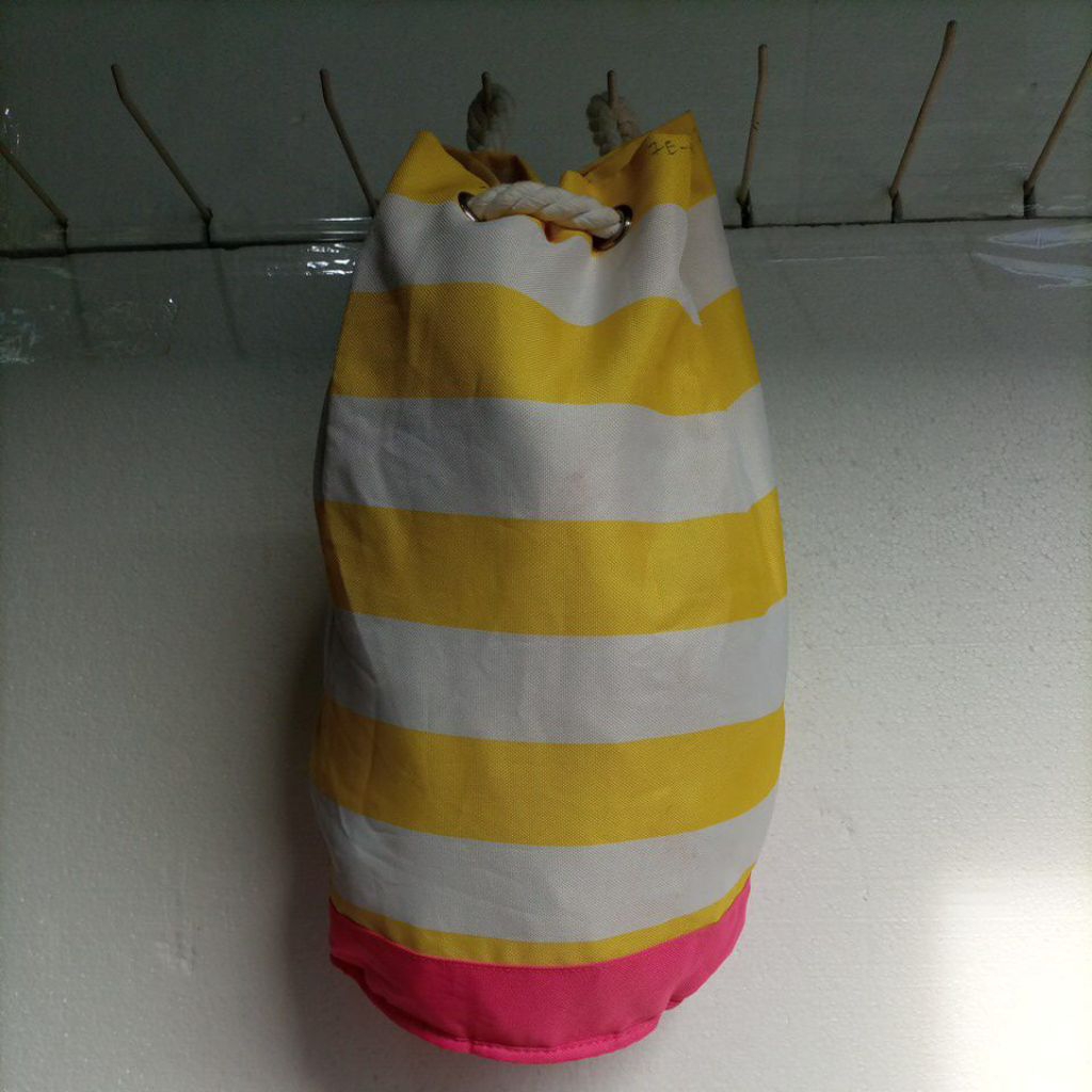 

Clinique Bag-alas-24x23cm-tinggi-38cm-preloved