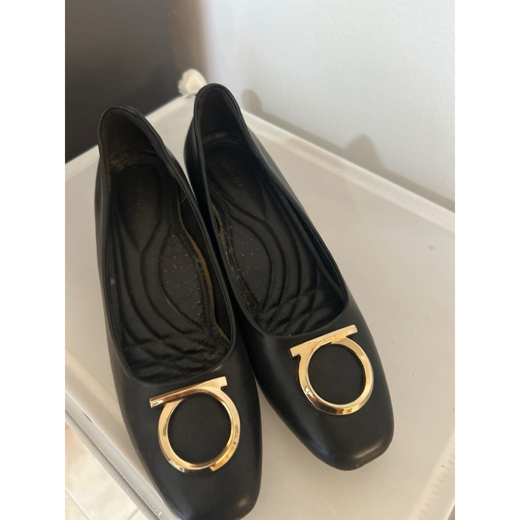 black symbolize heels