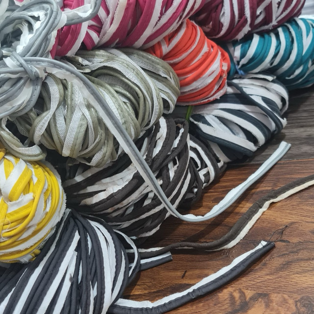 

Tali piping Scotchlite/skotlet/tali piping skotlet bisban harga per 1 yard (90cm)