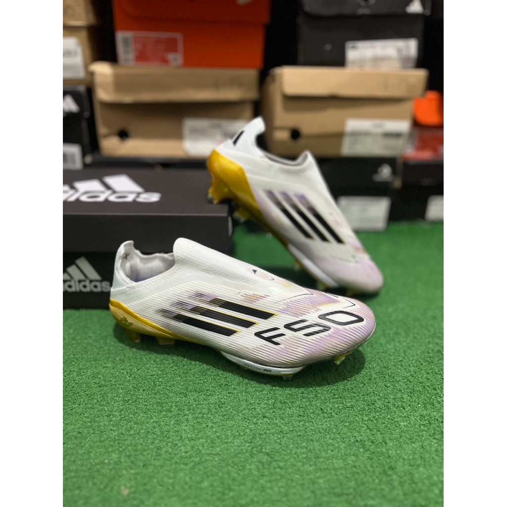 Sepatu  bola tanpa tali f50+