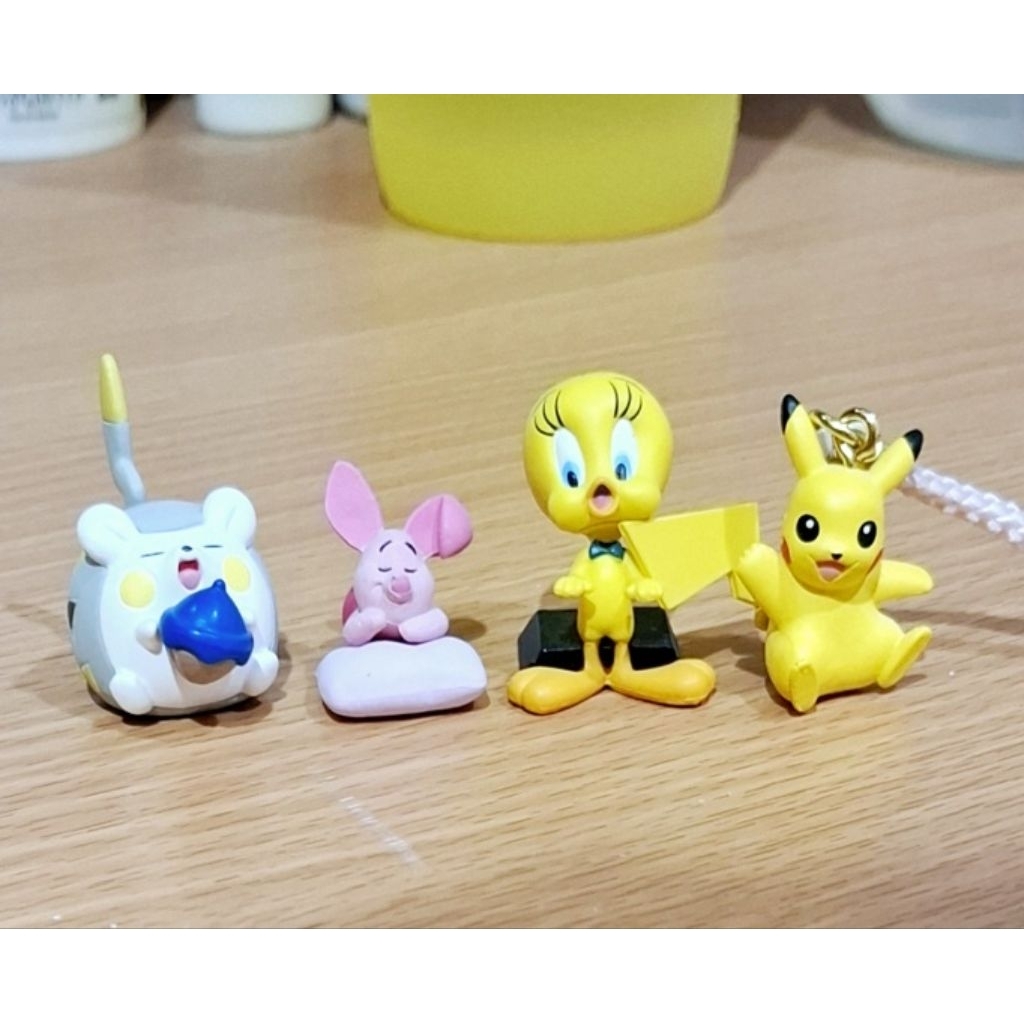 Gashapon set of 4 - Pokemon, Tweety , Piglet