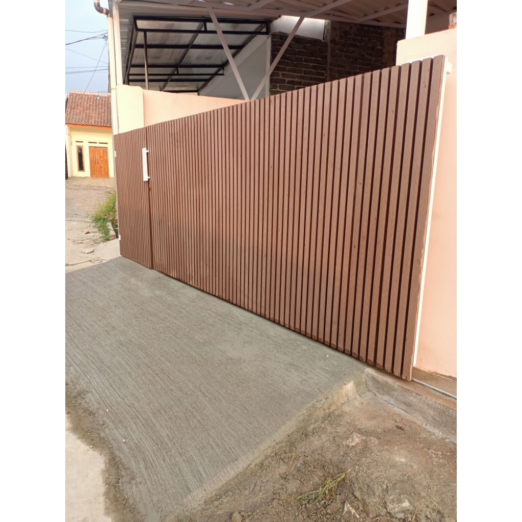 pagar wpc outdor minimalis awet dan tahan rayap tebal besi 1.4 mm ukuran besi 4x6cm