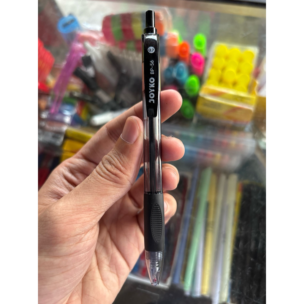 

Pulpen JOYKO Tinta Gel 0.7mm – Pena Halus & Nyaman, Warna Tajam Anti Luntur