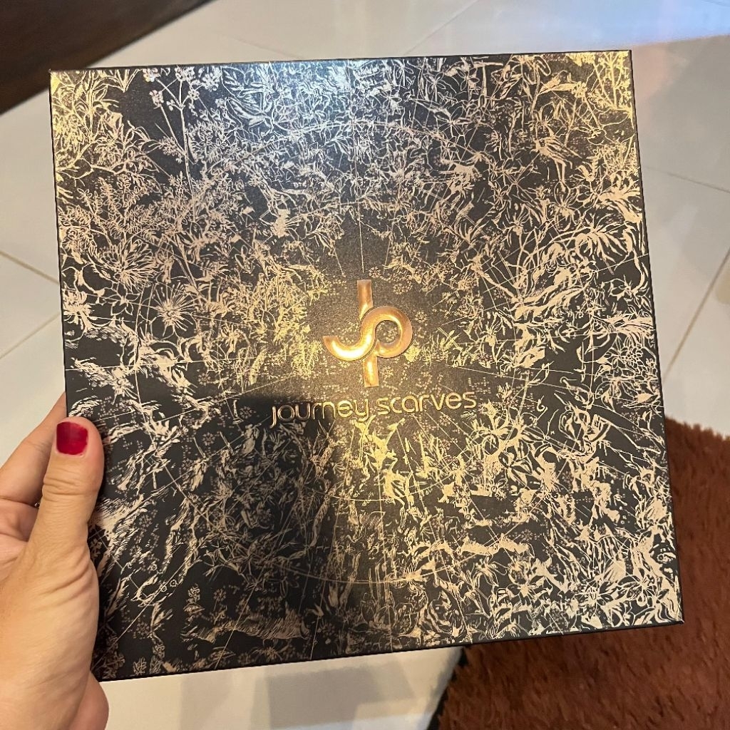 

BOX HIJAB JOURNEYSCARVES BESAR