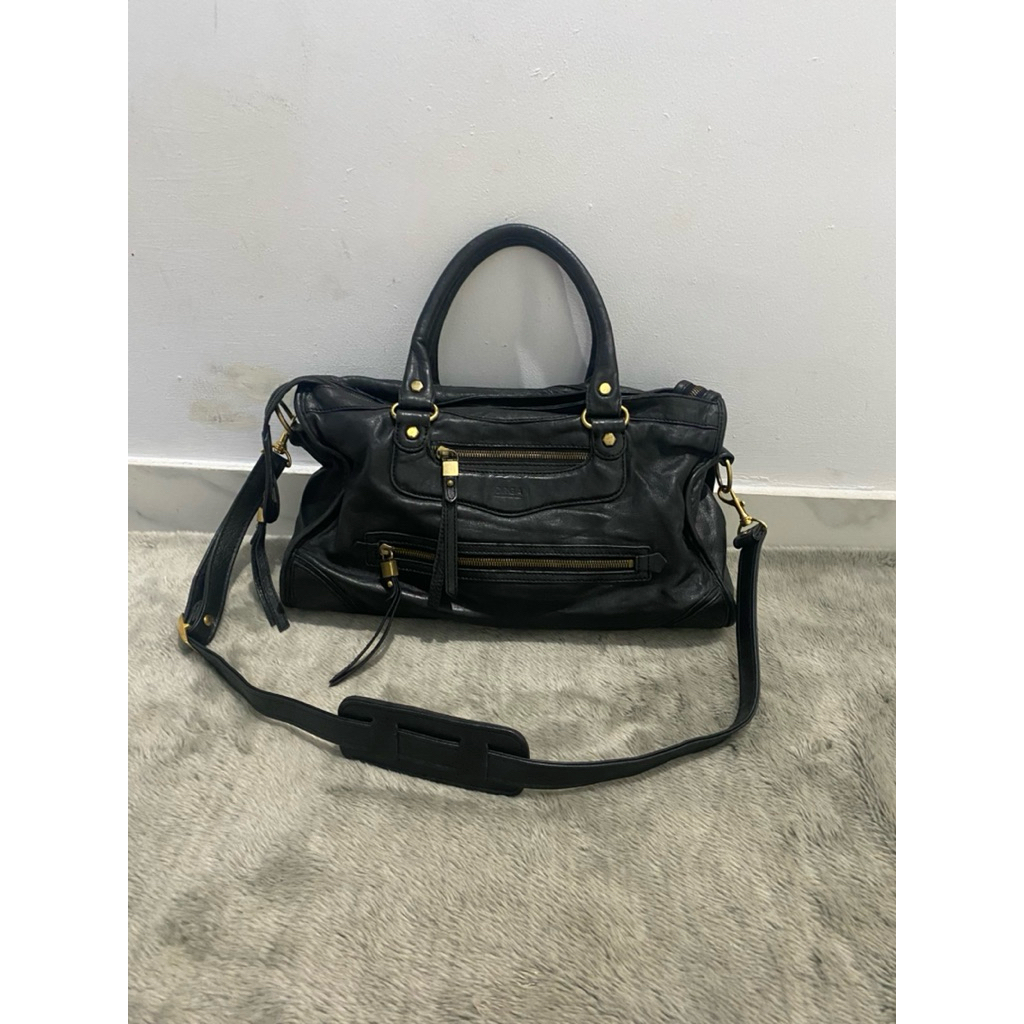 shoulder and sling bag hitam kulit dr morgan preloved