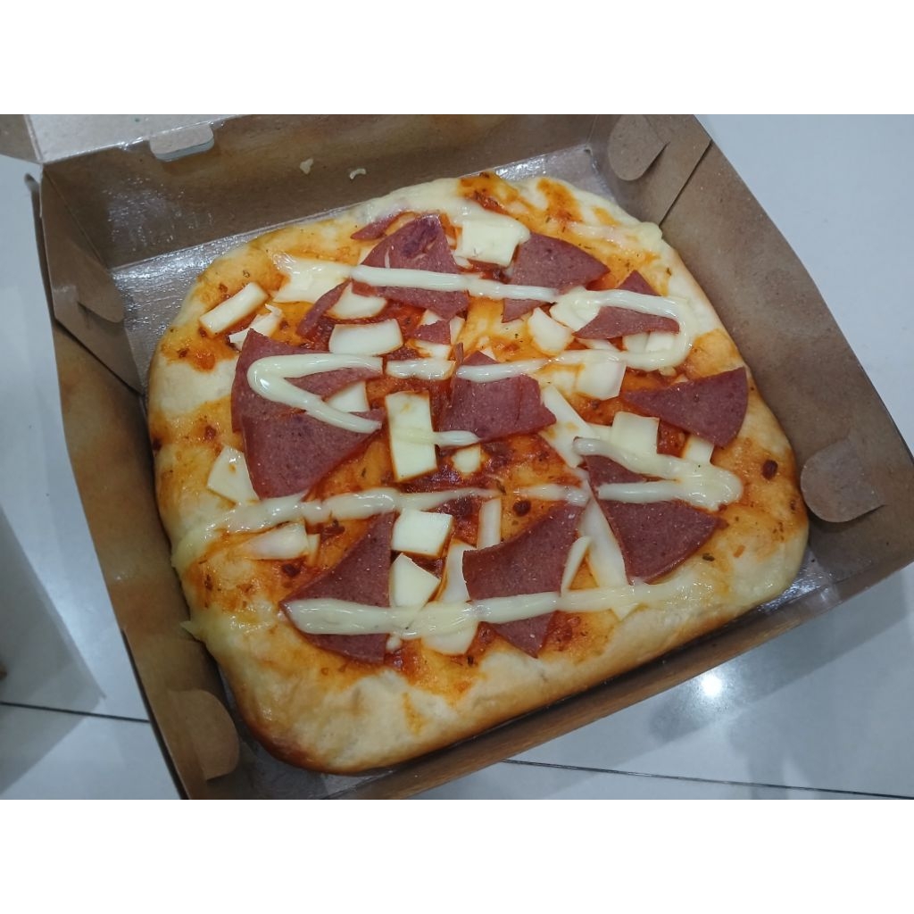 

Pizza kotak dan roti daging homemade tanpa pengawet halal khusus po