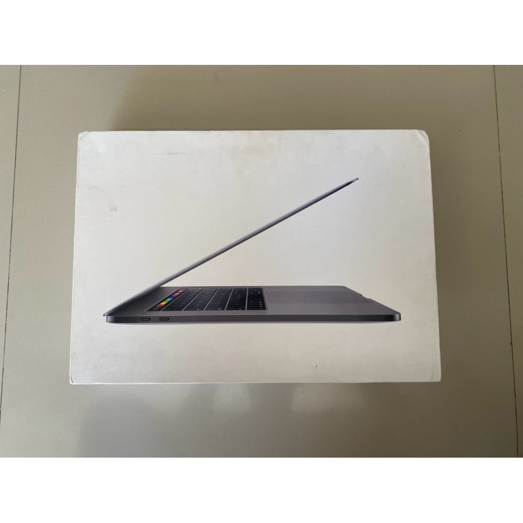 

kardus Box Macbook Pro 15 inch 2018