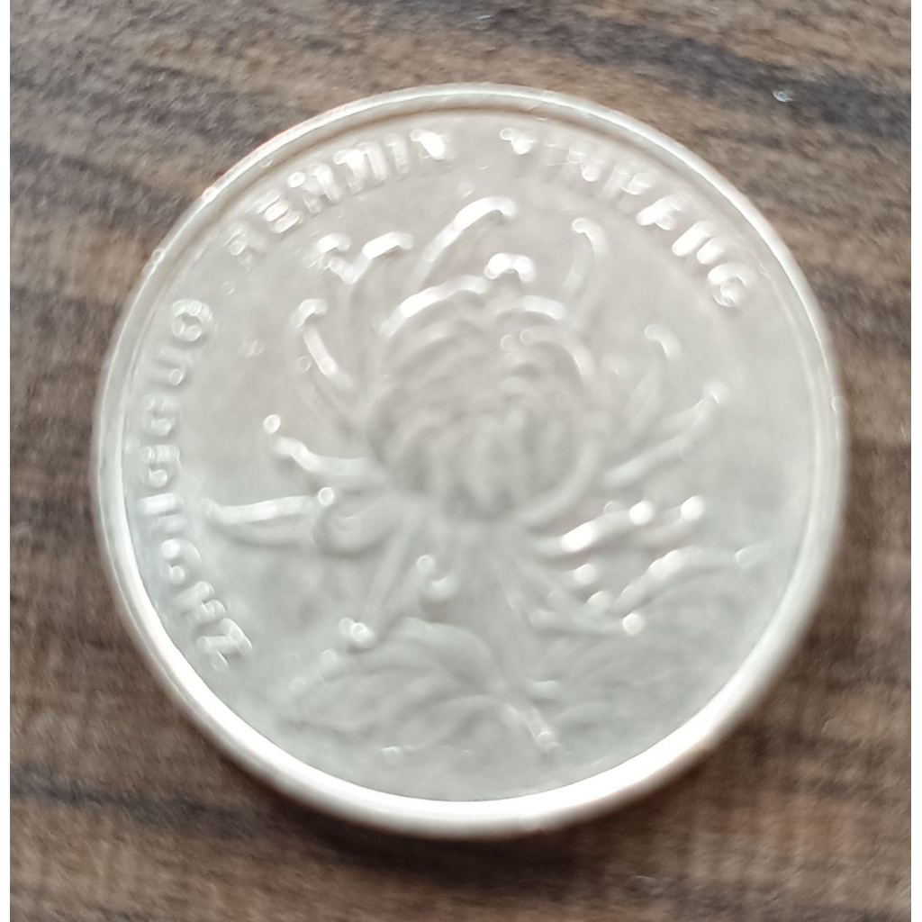 koin China 1 yi yuan tahun 2002..