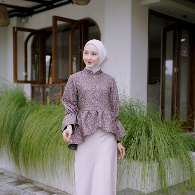 Delova Wardrobe - CELYN BLOUSE Jaguard Embos Kancing Atasan Premium Duyung Baju Wisuda Lamaran Kebaya Janggan
