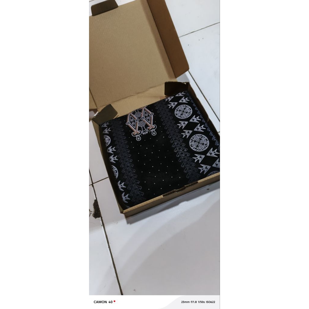 box hampers kain batik