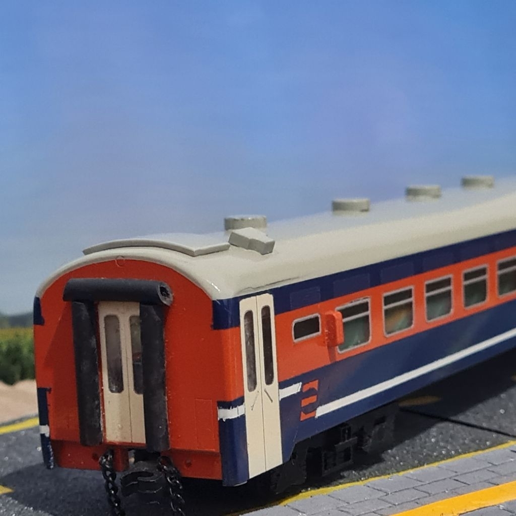 Miniatur Kereta Api / Kereta Model Gerbong Ekonomi Livery Perumka Merah Biru Skala HO (Skala Agung C