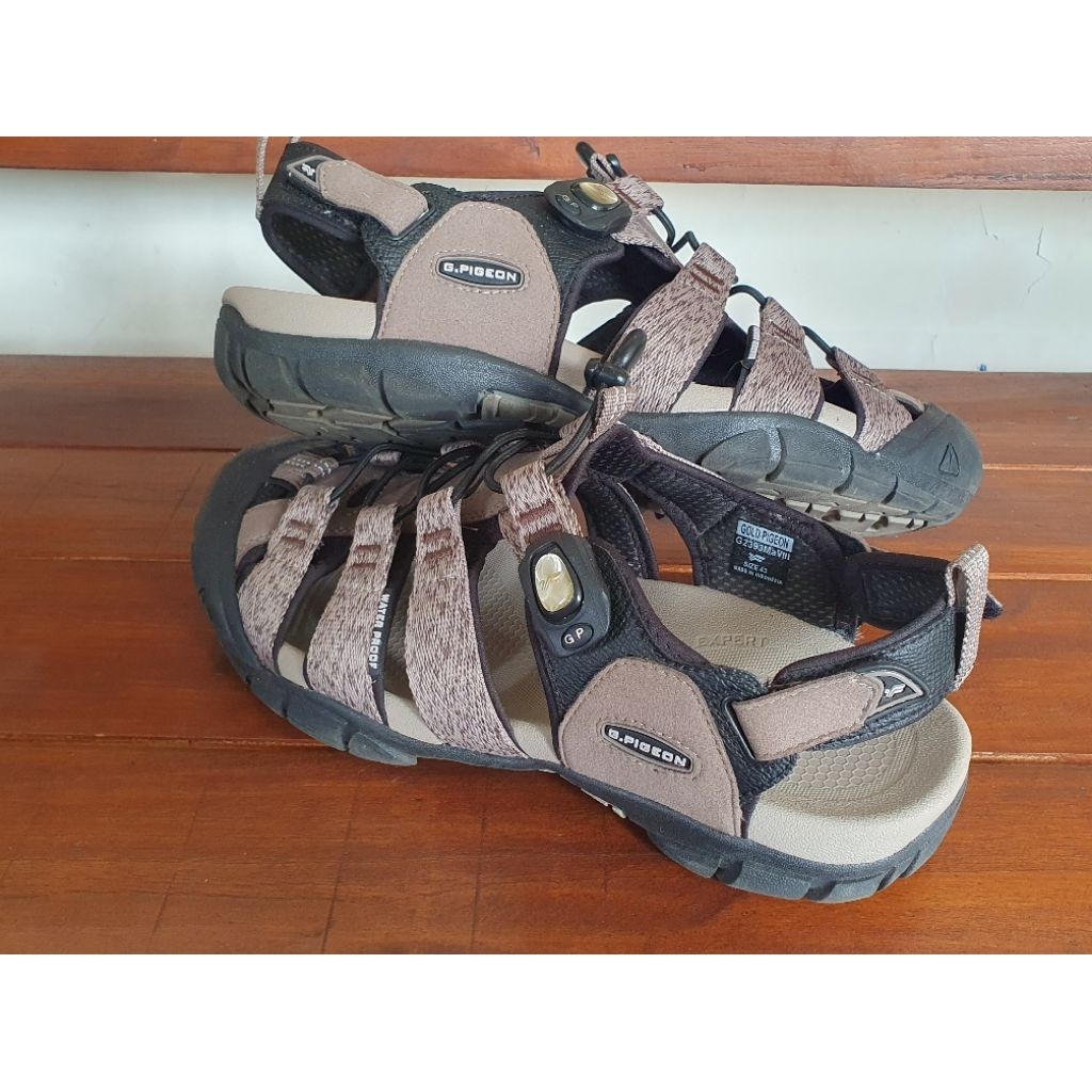 Sepatu Sandal Outdoor Gold Pigeon Voyage taupe size 43 bekas