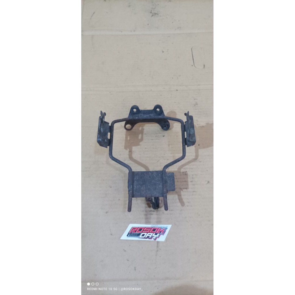 Breket Pangkon Dudukan Lampu Depan GL Pro Original Pangkon Breket Dudukan Kupingan Lampu Depan Honda