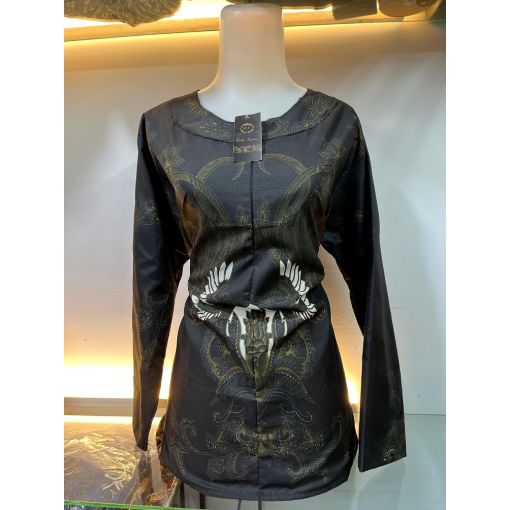 batik wanita asatan blus dasar hitam