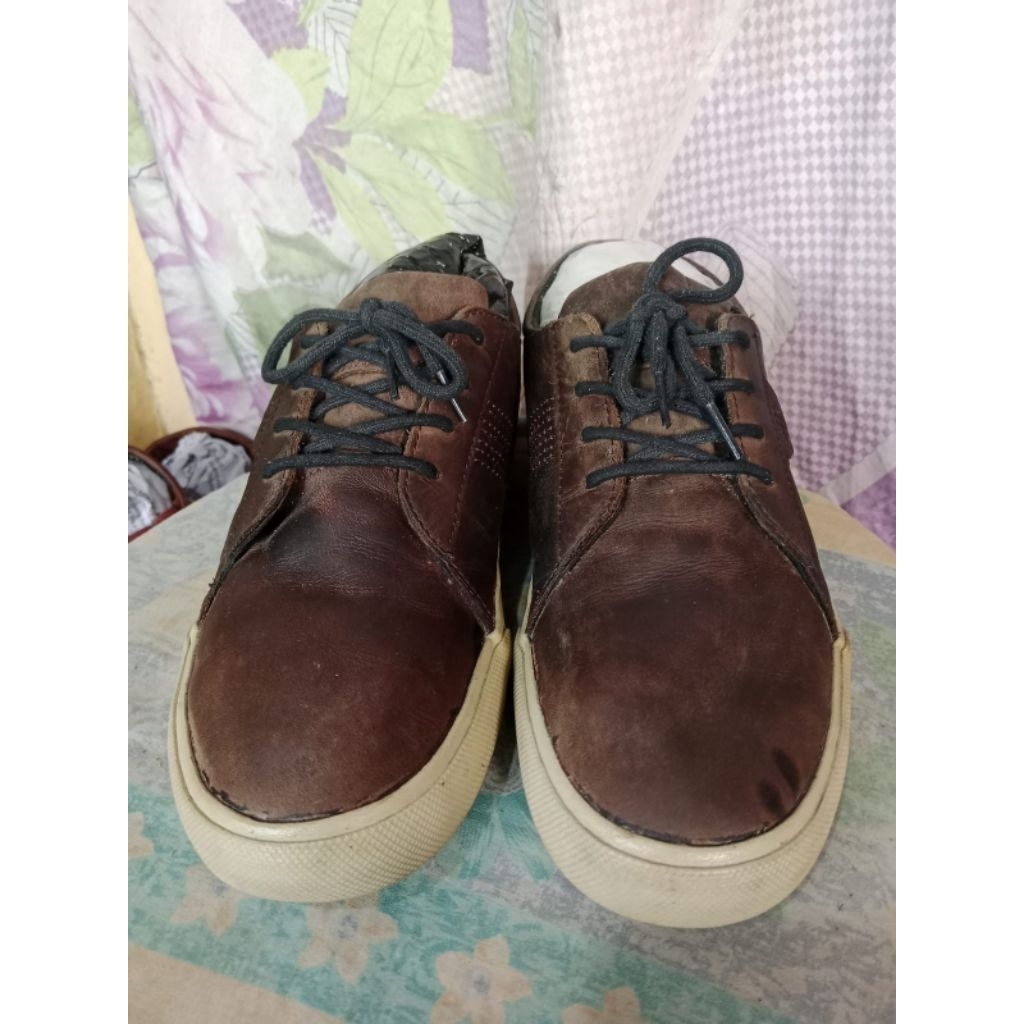 sepatu sneker casual kulit Reef coklat model low bertali