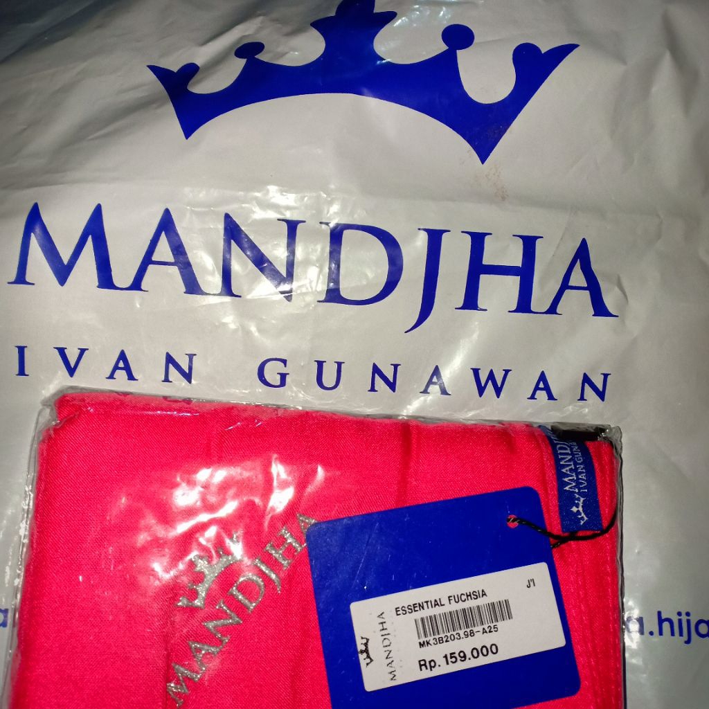 Mandjha Hijab Ivan Gunawan Fashion Original Scarf Polos Kode 98 Fuschia Terang Pink,Produksi Black,N