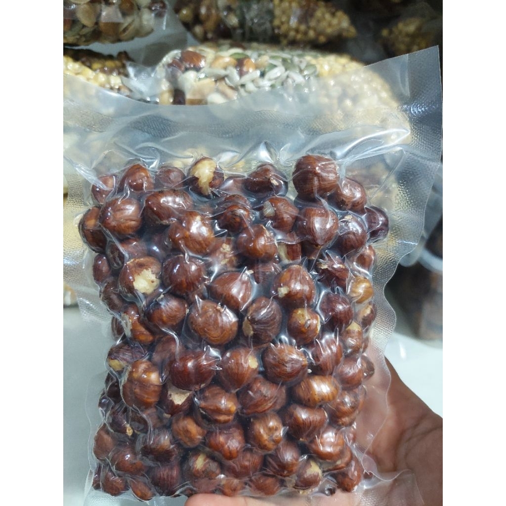 

Kacang Hazelnut Mentah Kemasan 100 gram